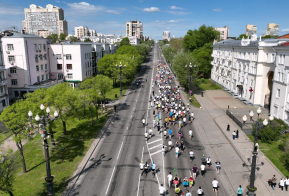Почти 2 тысячи бегунов вышли на старт полумарафона 